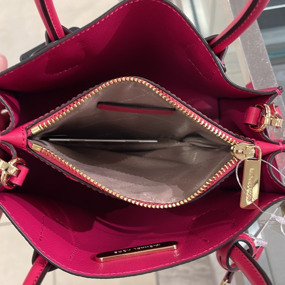 Michael Kors Mercer Medium Leather Messenger Satchel Crossbody
Electric Pink
NWT - Picture 9 of 16